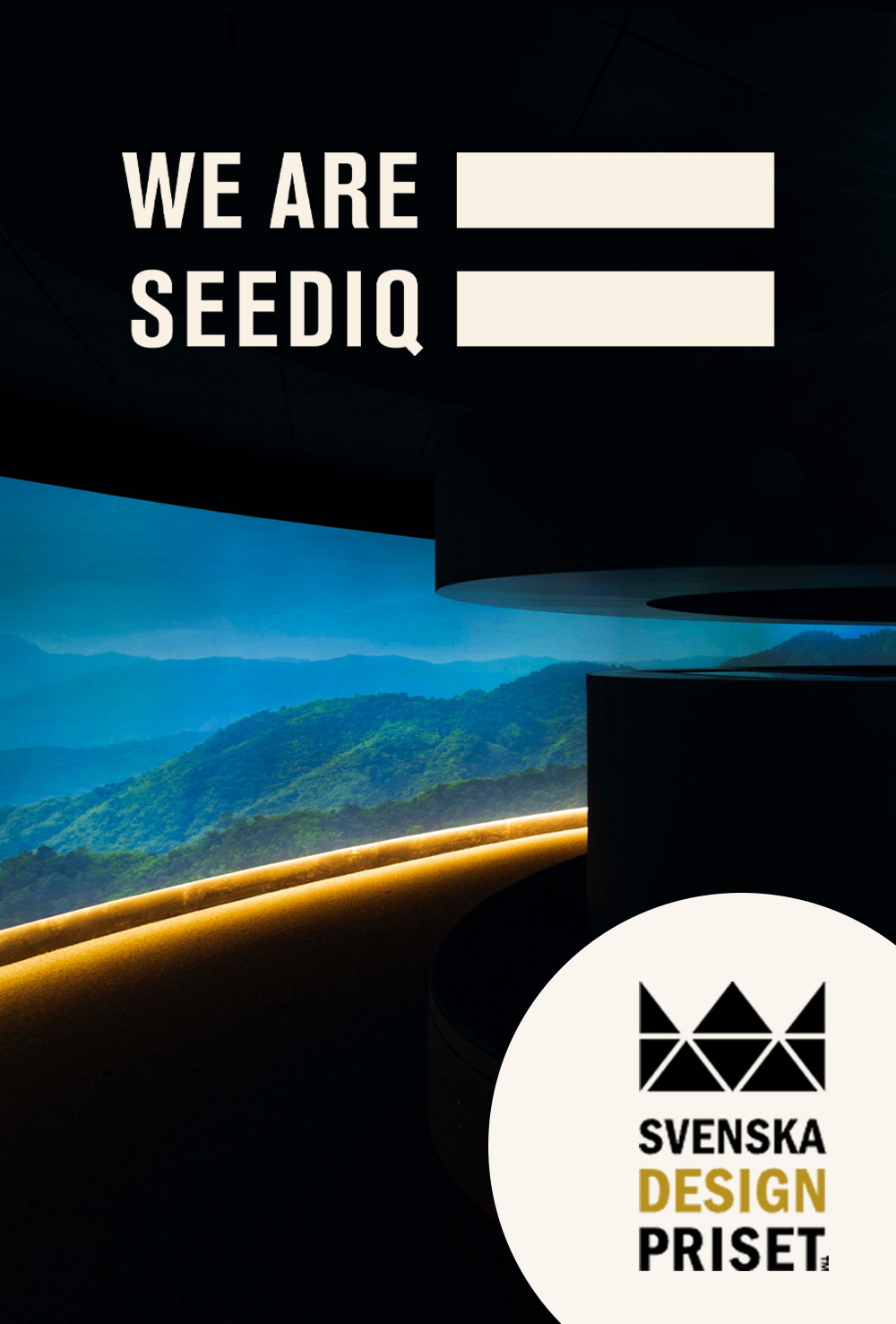 We Are Seediq-logotyp över panoramavy i utställningen, med Svenska Designprisets märke